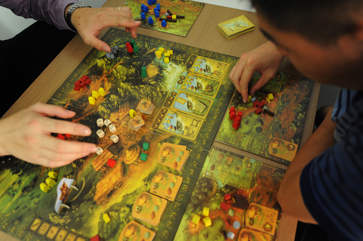 设计一个极易入门的桌游3-8人不需要太复杂的道具