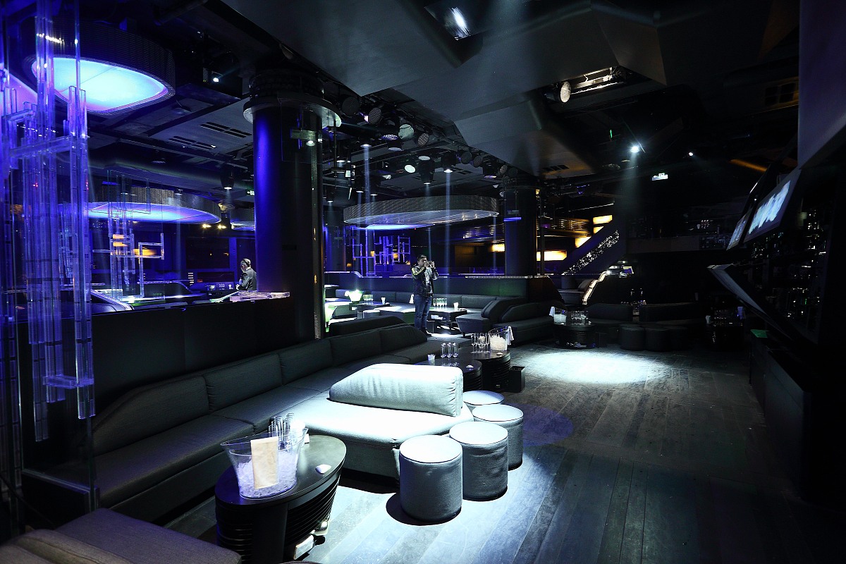 给我一份慢摇吧策划案要求从装修到预算精确点