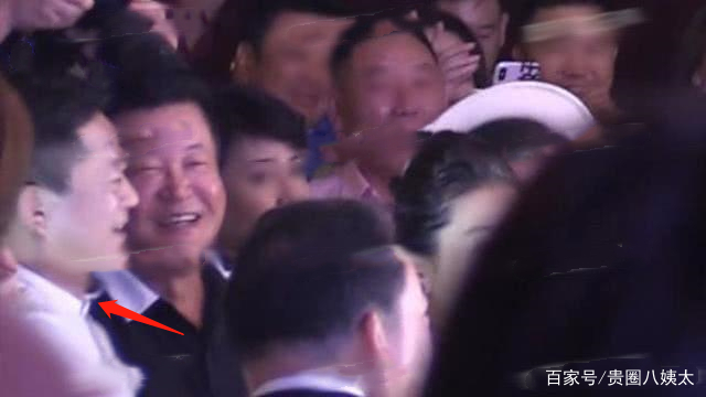 65岁朱时茂儿子办婚宴，陈佩斯刘晓庆艺术家齐聚，冯小刚抢镜