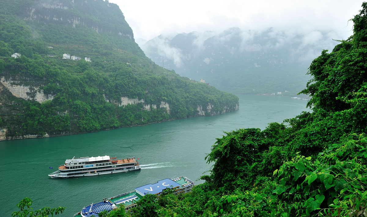 长江三峡旅游攻略：最佳时间、交通、景点和美食推荐
