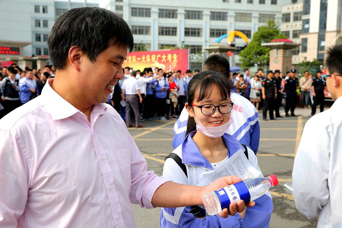 扮演一名文化博主写篇1000字为什么俗话说六六大顺而不是七七大顺或八八大顺？的文章要有和读者互动语句重新编写个标题