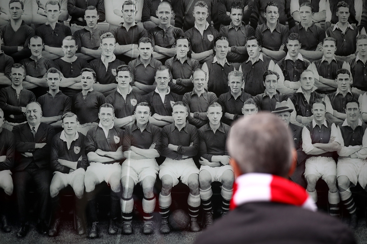 墨尔本惊现新纳粹分子纪念希特勒生日:举臂行纳粹礼,引发社会担忧 墨尔本惊现新纳粹分子纪念希特勒生日:举臂行纳粹礼,引发社会担忧