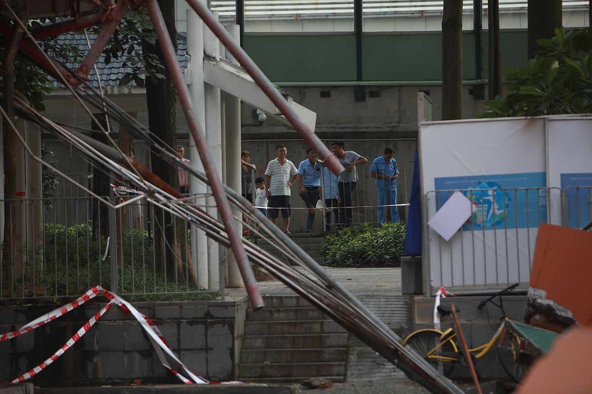 深圳市罗湖区南湖街道和平社区和平路1163号龙兴大厦2808的汉语拼音
