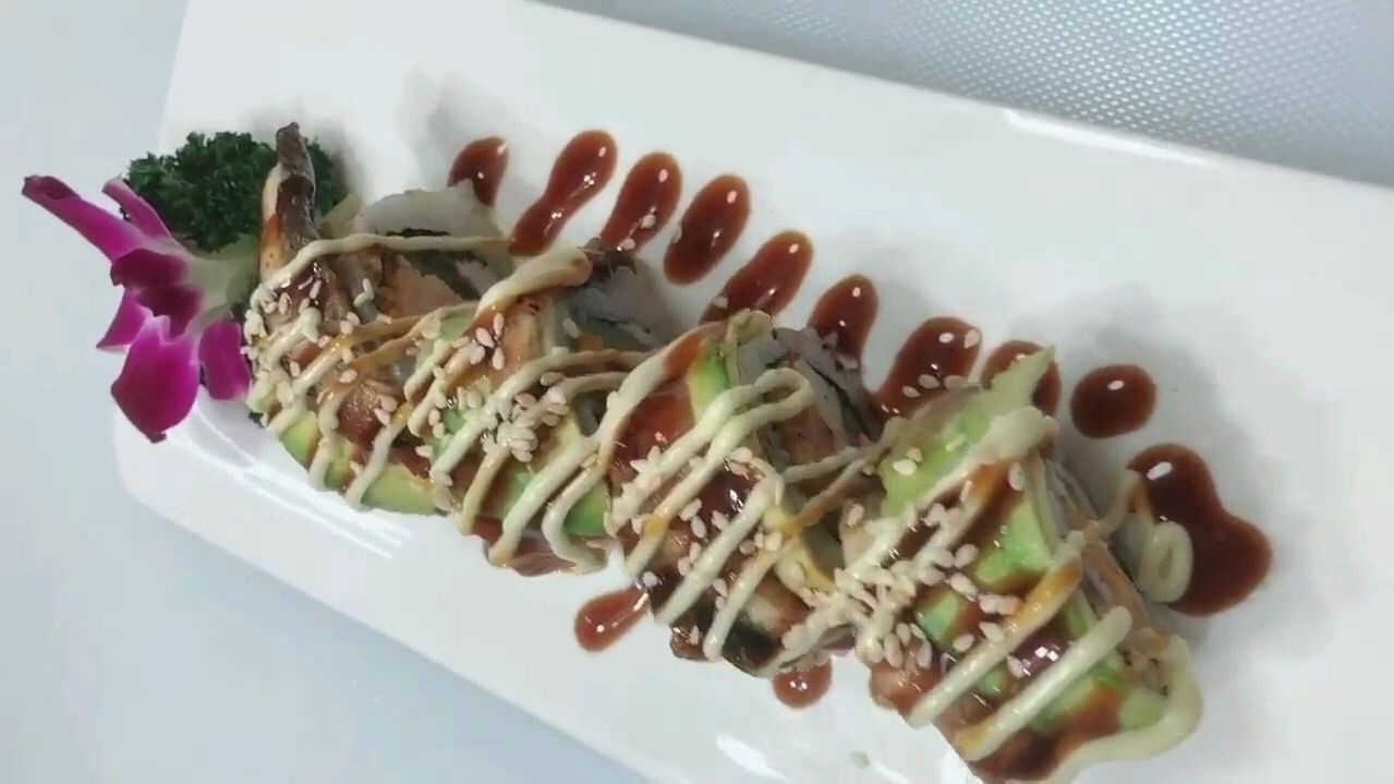 鳗鱼牛油果寿司卷做法