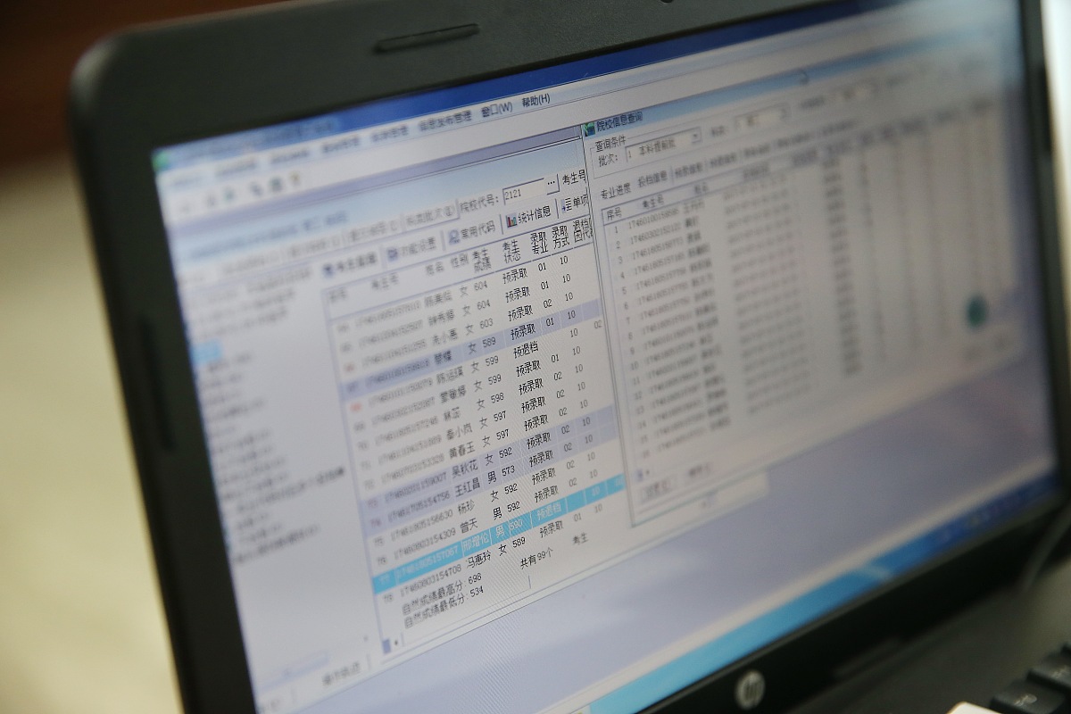 如果认为CPU等待设备的状态信号是处于非工作状态即踏步等待那么主机与设备之间采用 方式传送数据时主机与设备是并行工作的。ADMA方式B程序中断方式C程序查询方式D以上都不正确