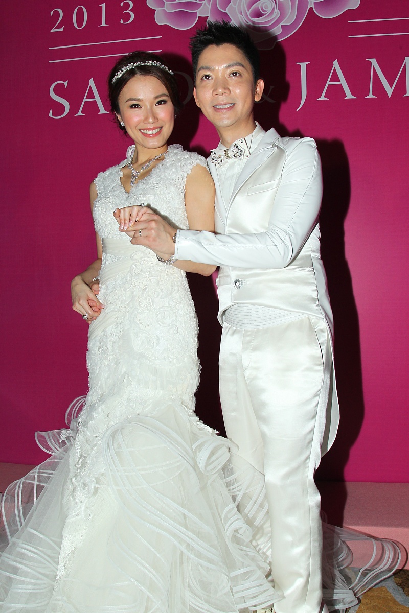 2013年2月2日,香港,现年43岁的风水师李丞责迎娶27岁的港姐冠军刘倩婷