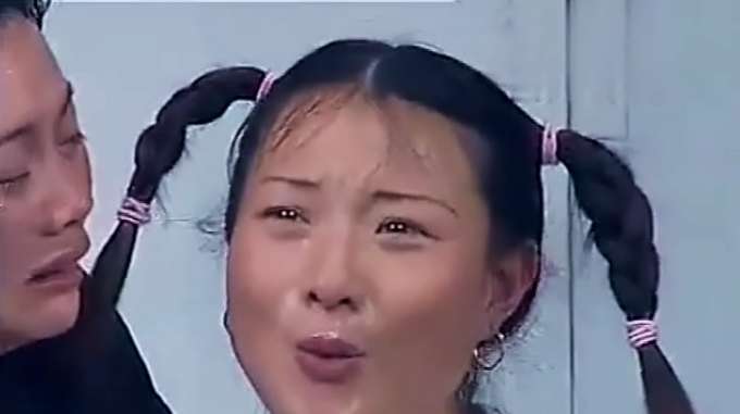 民间小调:惊动了屋内人开门来看,大妈可怜俺,小白菜哭的伤心!
