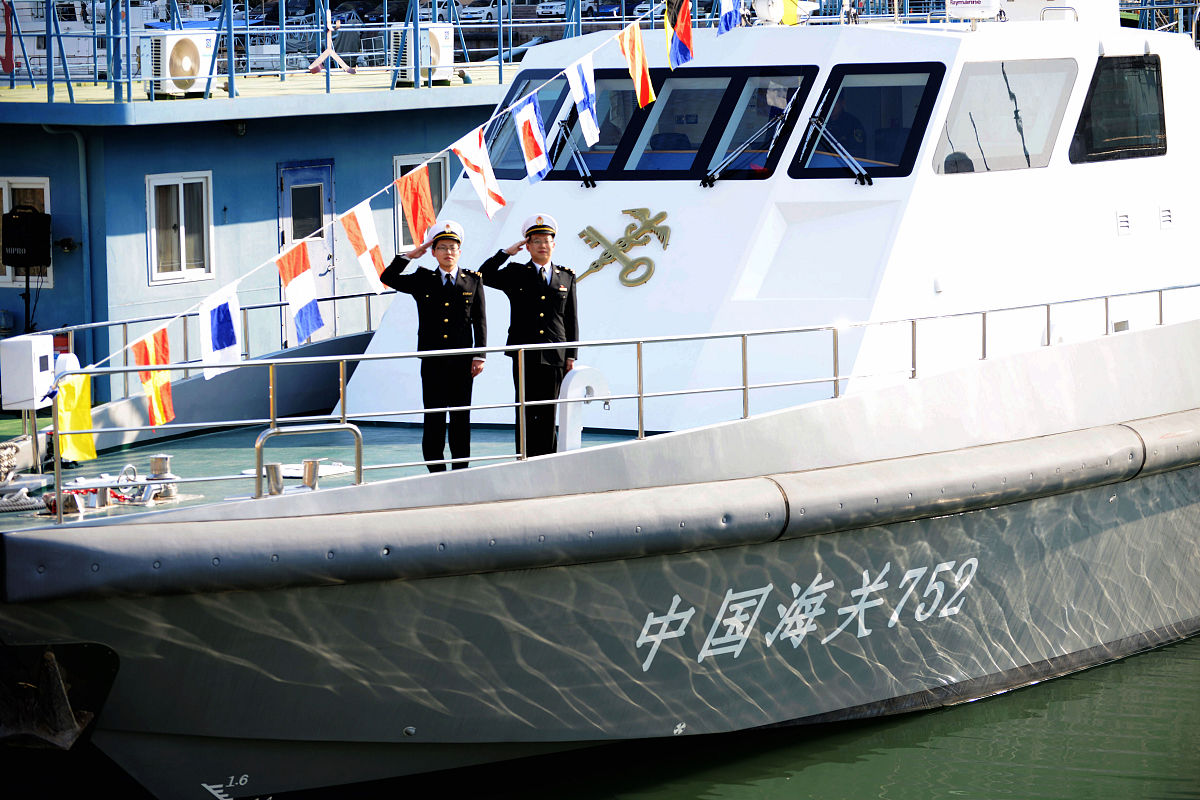 用英语介绍中国核潜艇之父黄旭华200字