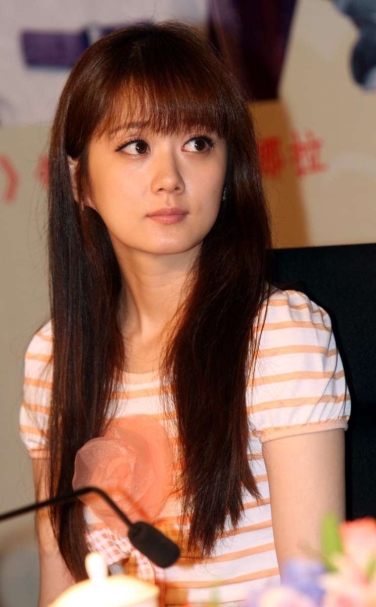 张娜拉：才华横溢的演员，演艺事业成就与社会贡献