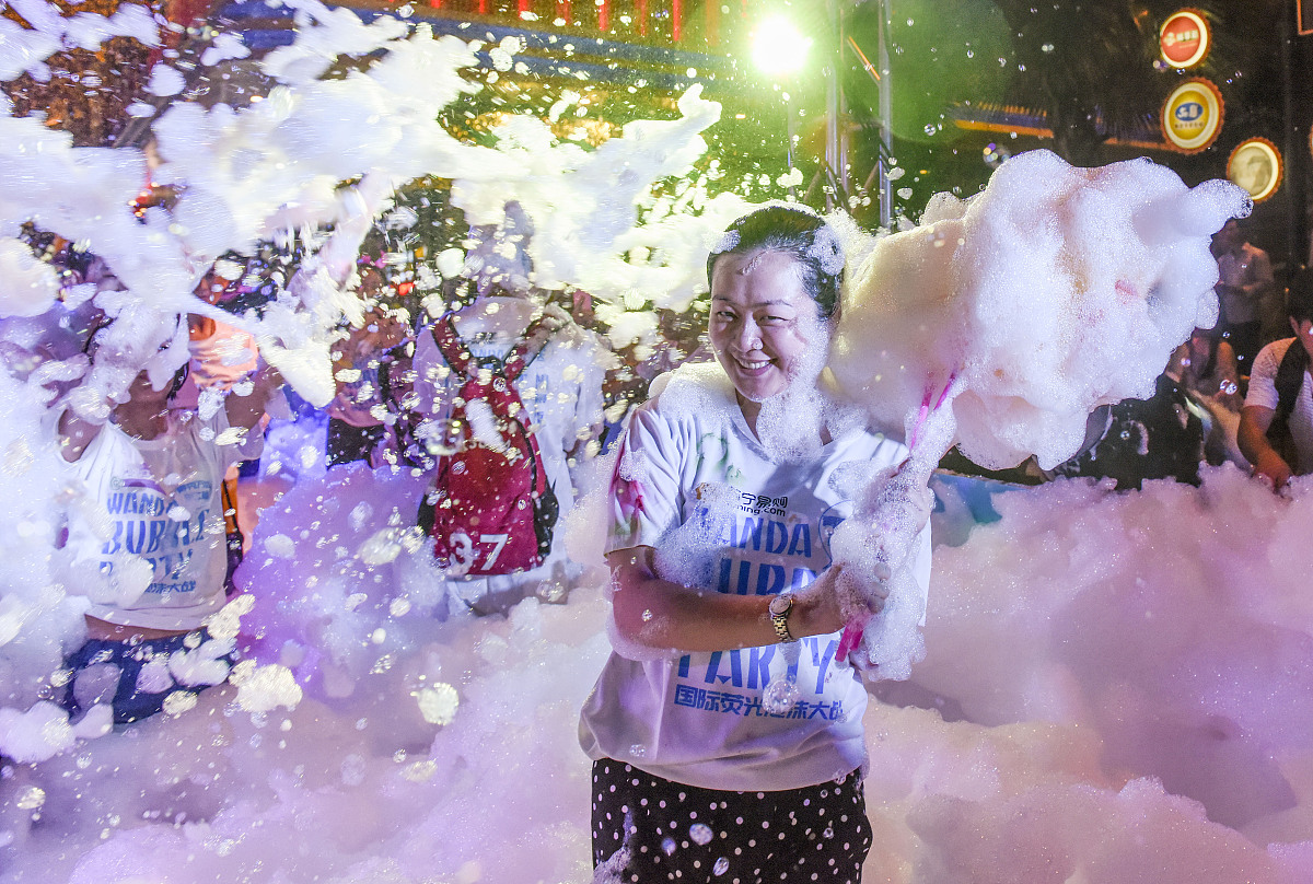 现在我合成大泡泡 在直播 帮我写一个比较有创意的标题