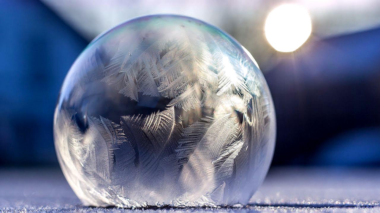 [图]小哥体验零下30度“吹泡泡”,镜头记录全过程,美的像一幅画!
