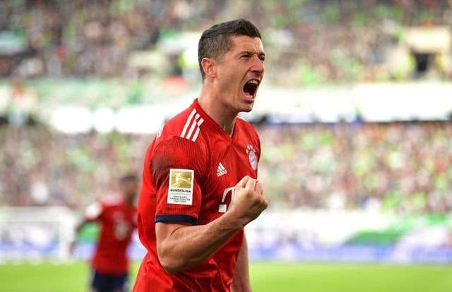 超越两大名宿,莱万独居欧冠历史射手榜第10!本