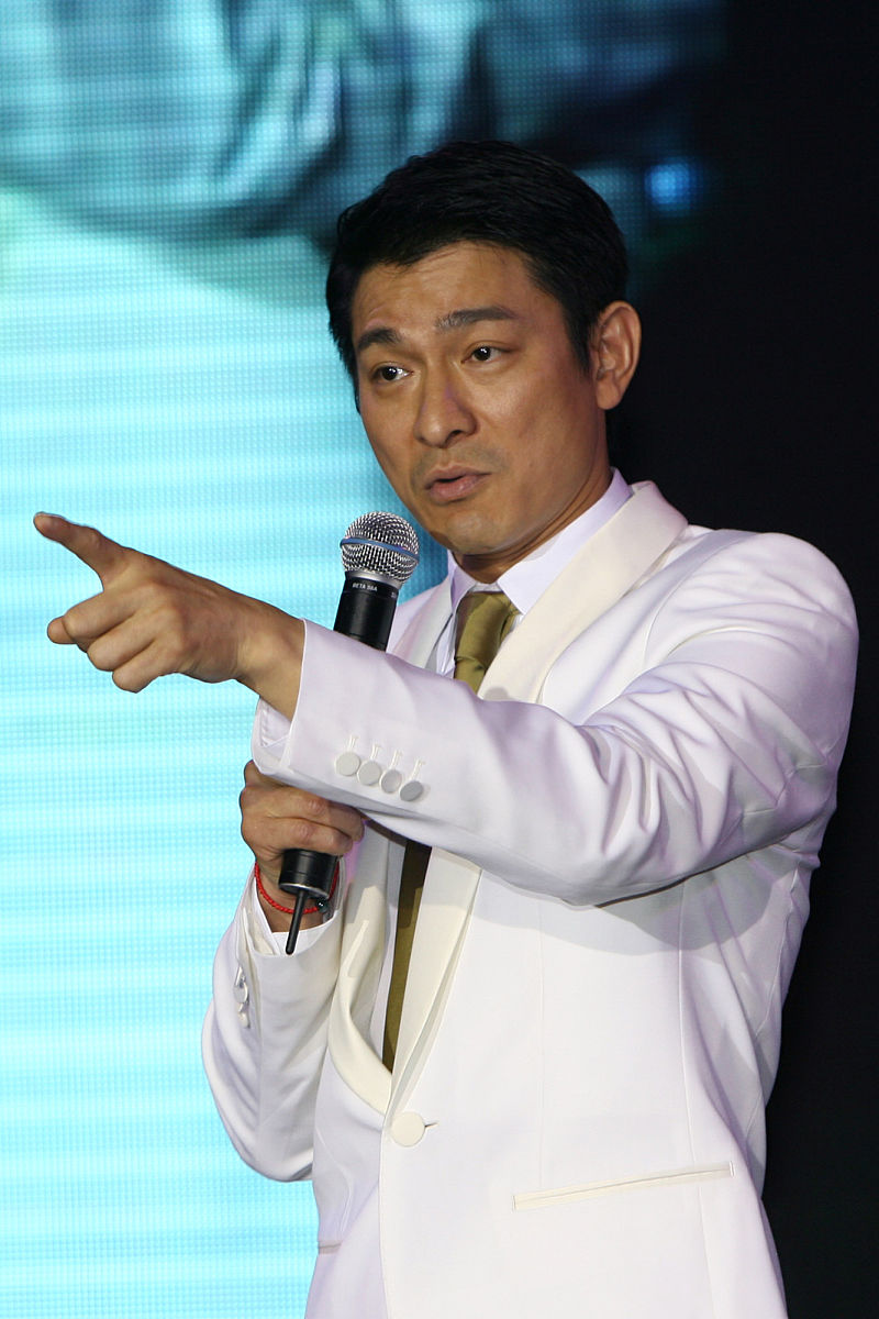 写一篇故事内容为流浪者粉丝和魈的粉丝在微博上互骂了22万楼