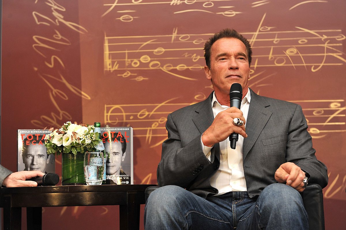 奇怪的事情开始发生了 - 回忆片段