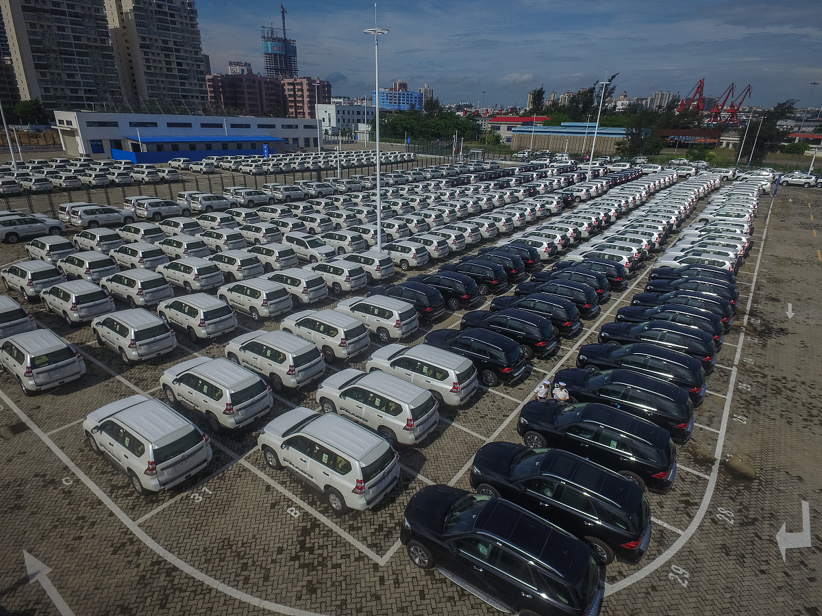 海关对某堆场的102000辆出口电动汽车进行抽样监管要求抽样推断的可靠程度要达到90抽样推断的极限误差不能超过11辆。已知抽取该批汽车的标准差为18辆。求应抽取多少汽车作为样本 写出分析报告。