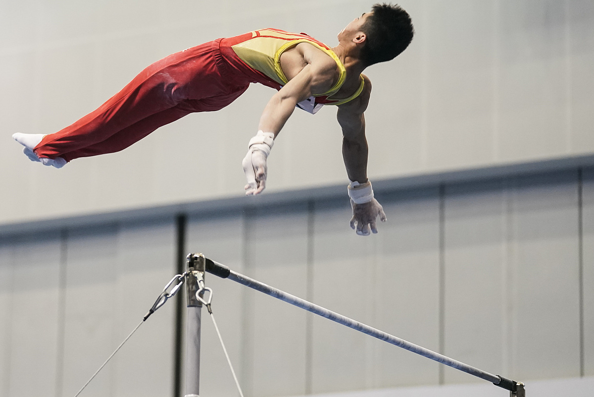 单杠尾巴耳窝形技巧：高难度动作解析及训练方法