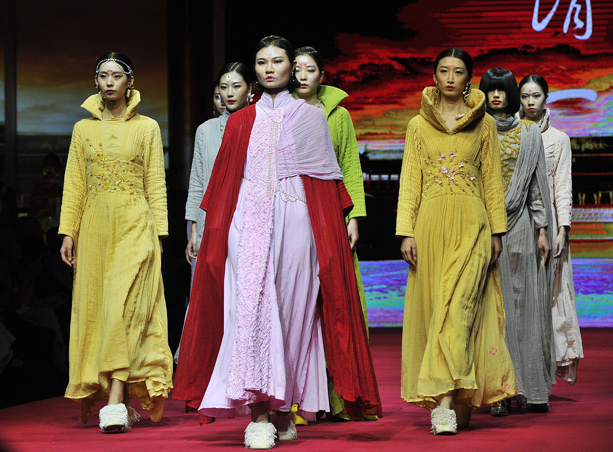 人间本不该令我这么欣喜的但是你来了。他回了一个白眼是什么意思