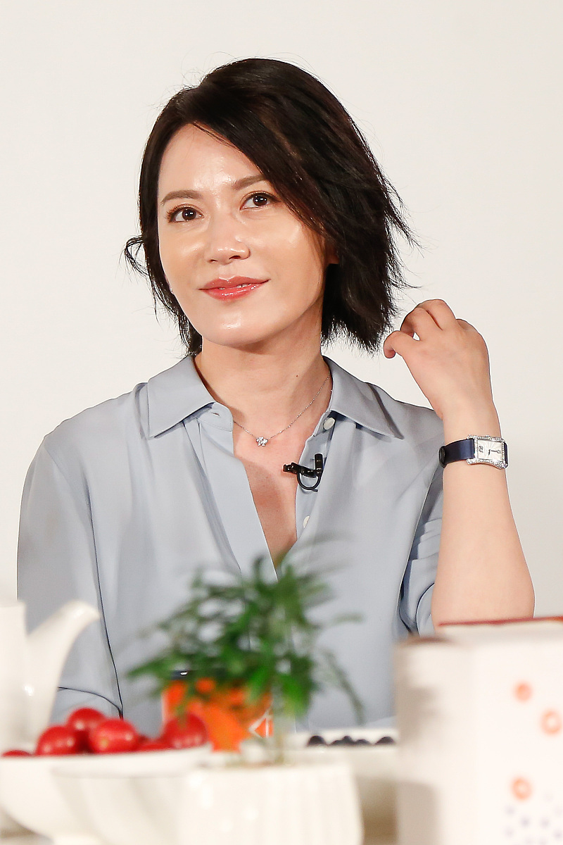 2018年6月5日,北京, 47岁冻龄女神俞飞鸿出席小说《繁华》圆桌对话活