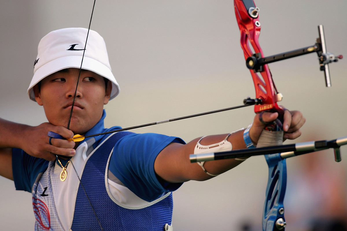 athens - august 17:  dong hyun im of korea competes in the men's