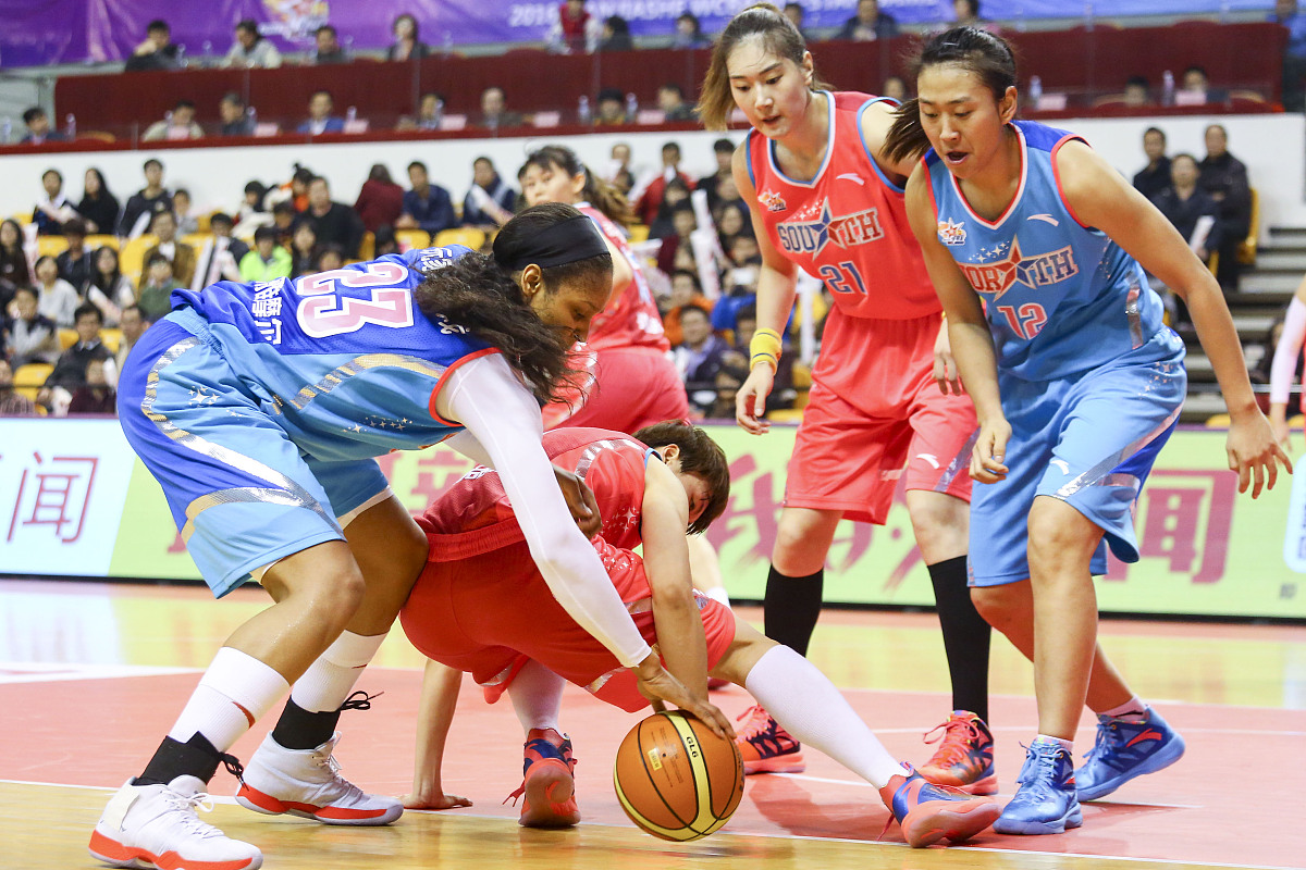 中澳女篮热身赛激战正酣,双方实力较量备受瞩目