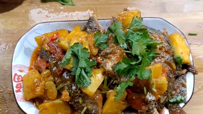 独特咸水福寿鱼和菠萝一起炒?没想到这么好吃,看的口水直流