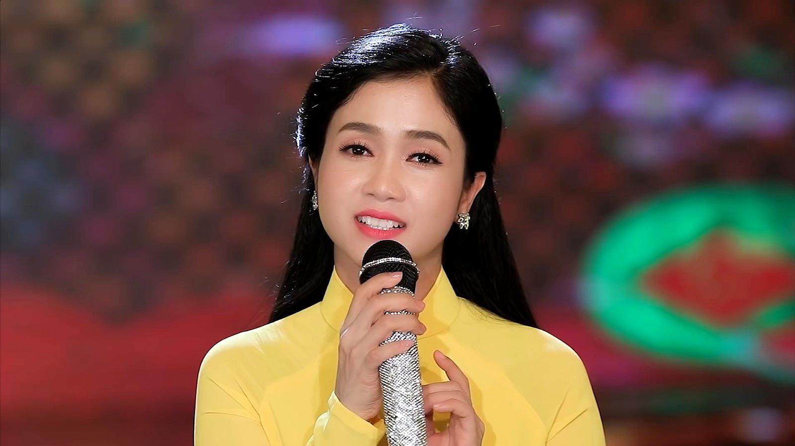 [图]最新好听的越南歌曲《Câu Chuyện Đầu Năm Phương Anh》