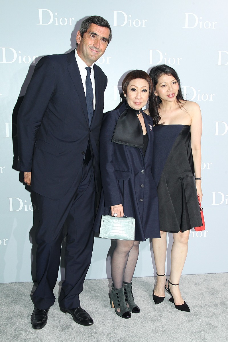 Complete el siguiente párrafo con el imperfecto del verbo entre paréntesis que corresponda según el contexto Write just the correct conjugation1 ser un sábado por la tarde 2 hacer mucho frío y no 3 ha