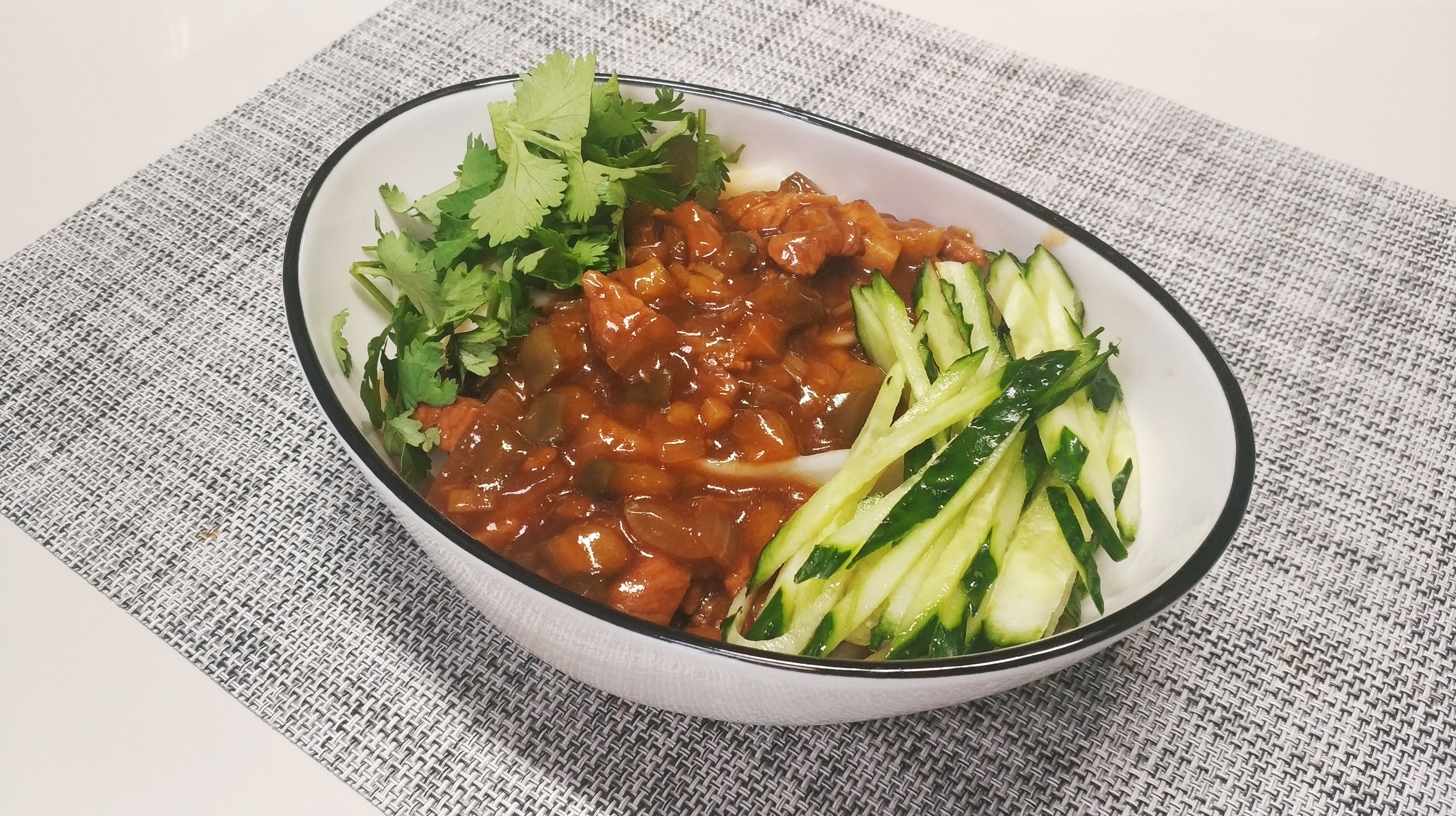 夏天最适合吃凉拌面,教你凉面好吃小技巧,这样做比买的好吃