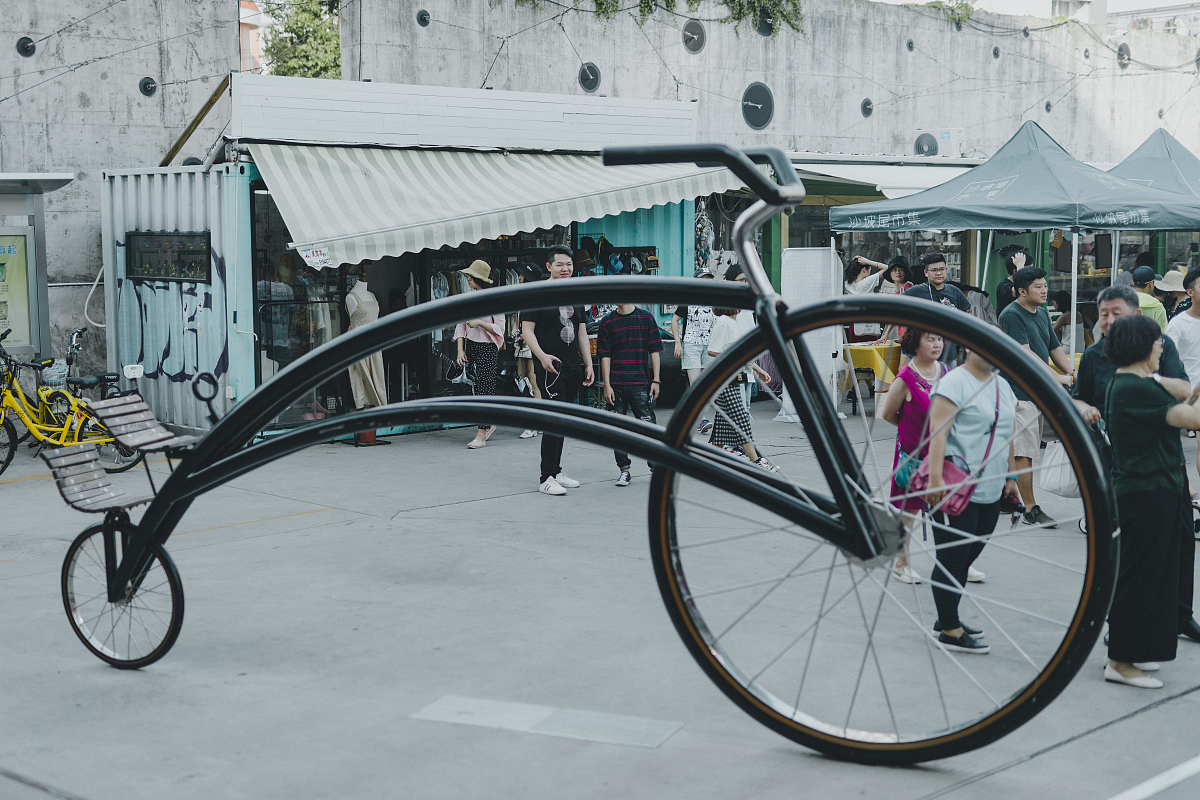 福建艺术职业学院有高铁乘务专业吗？