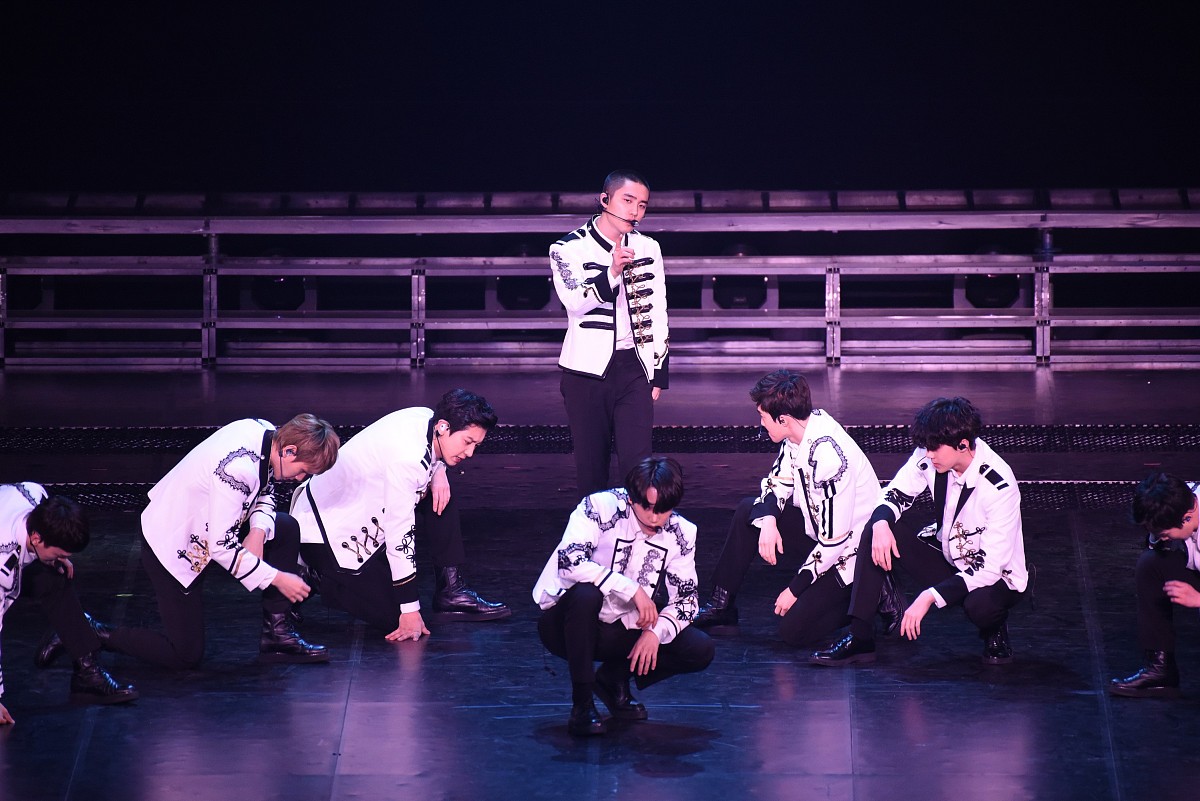 我跳过舞也有基础平时挺喜欢kpop男团的舞蹈特别喜欢BTS、EXO和NCT等组合的舞蹈。我经常看他们的MV和练习室版视频来学习他们的舞蹈也会自己编舞并录制舞蹈视频发到社交媒体上与大家分享。我觉得跳舞可以锻炼身体同时也能给人带来快乐和满足感所以我会一直坚持下去。我跳过舞也有基础平时挺喜欢kpop男团的舞蹈我也很喜欢K-pop男团的舞蹈尤其是BTS、EXO和GOT7等组合。我平时会看他们的MV和演唱会