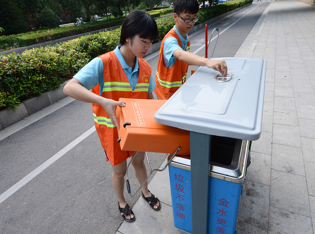 大学生社会实践心得：当服务员，打扫卫生，与同事沟通交流