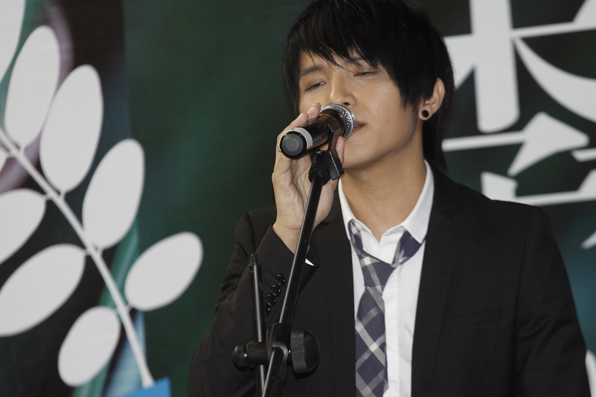 2011年9月20日,北京,新生代歌手"风象系男生"李恭首张同名专辑的全球