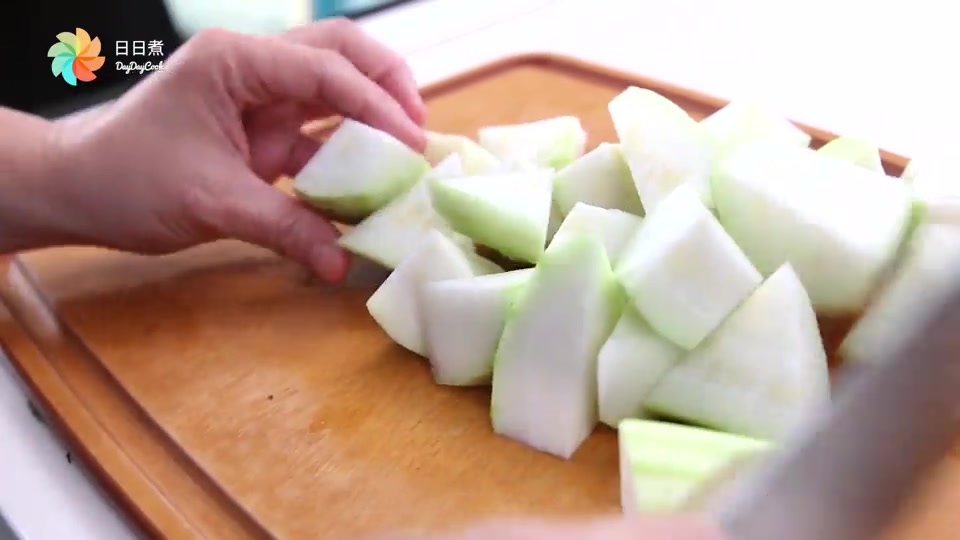 「日日煮」节瓜章鱼鸡爪汤