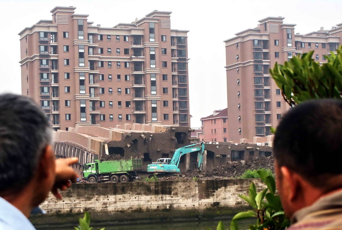 上海莲花河畔景苑小区楼房倒塌事故：土力学原因分析
