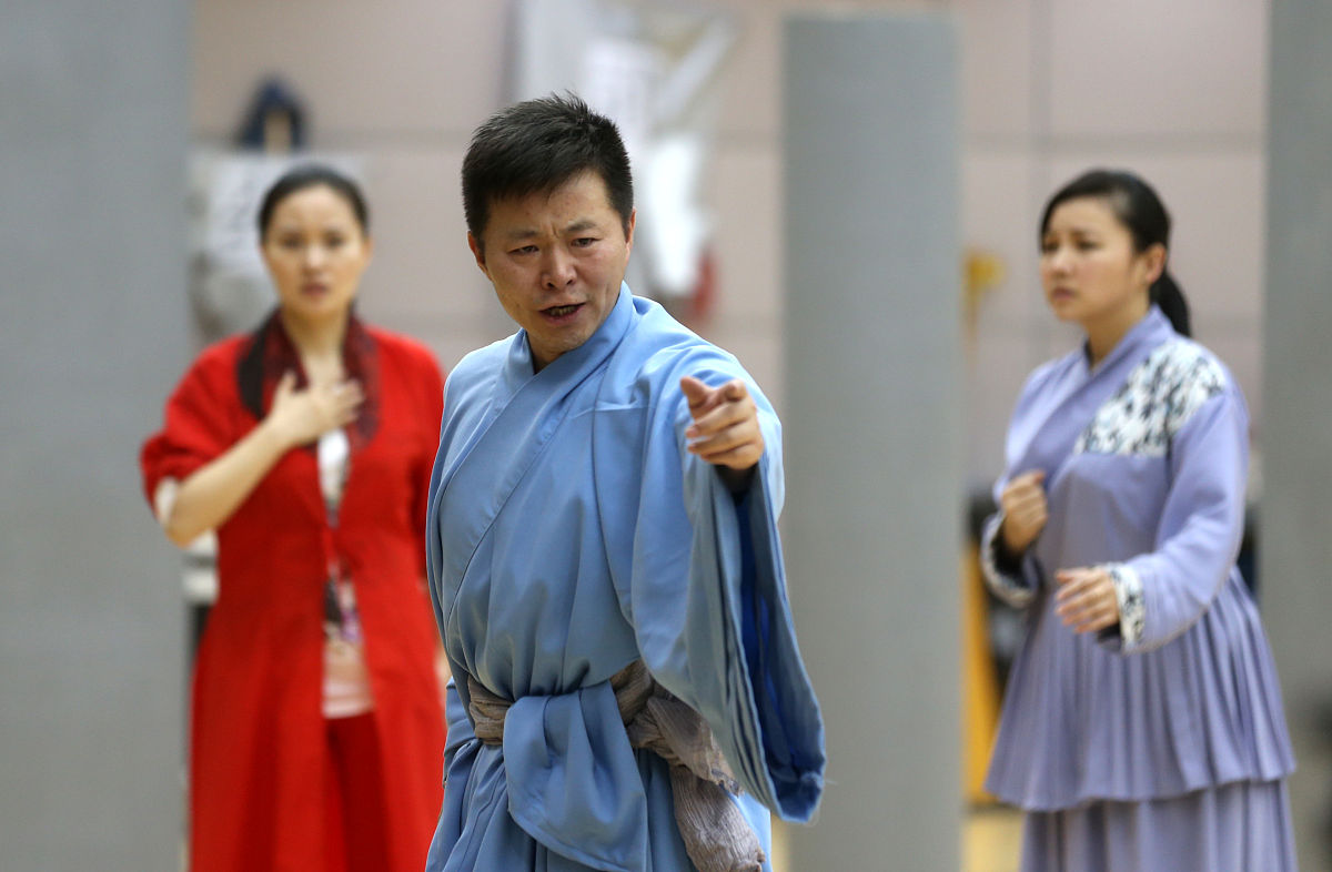 发扬历史主动精神：从物质与意识辩证关系出发