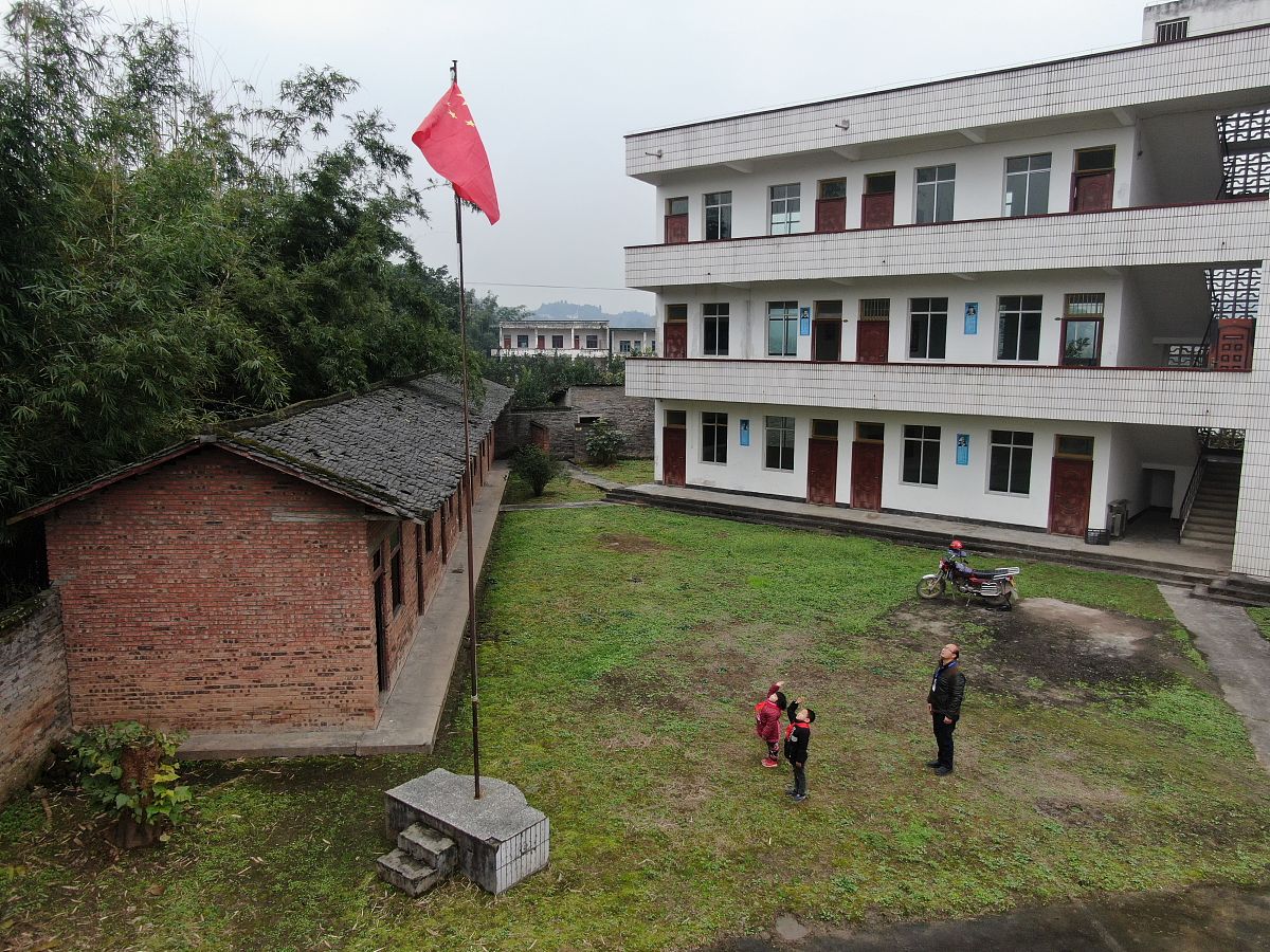 张家界市慈利县杉木桥杨华学校成立哪年？回答加拓展