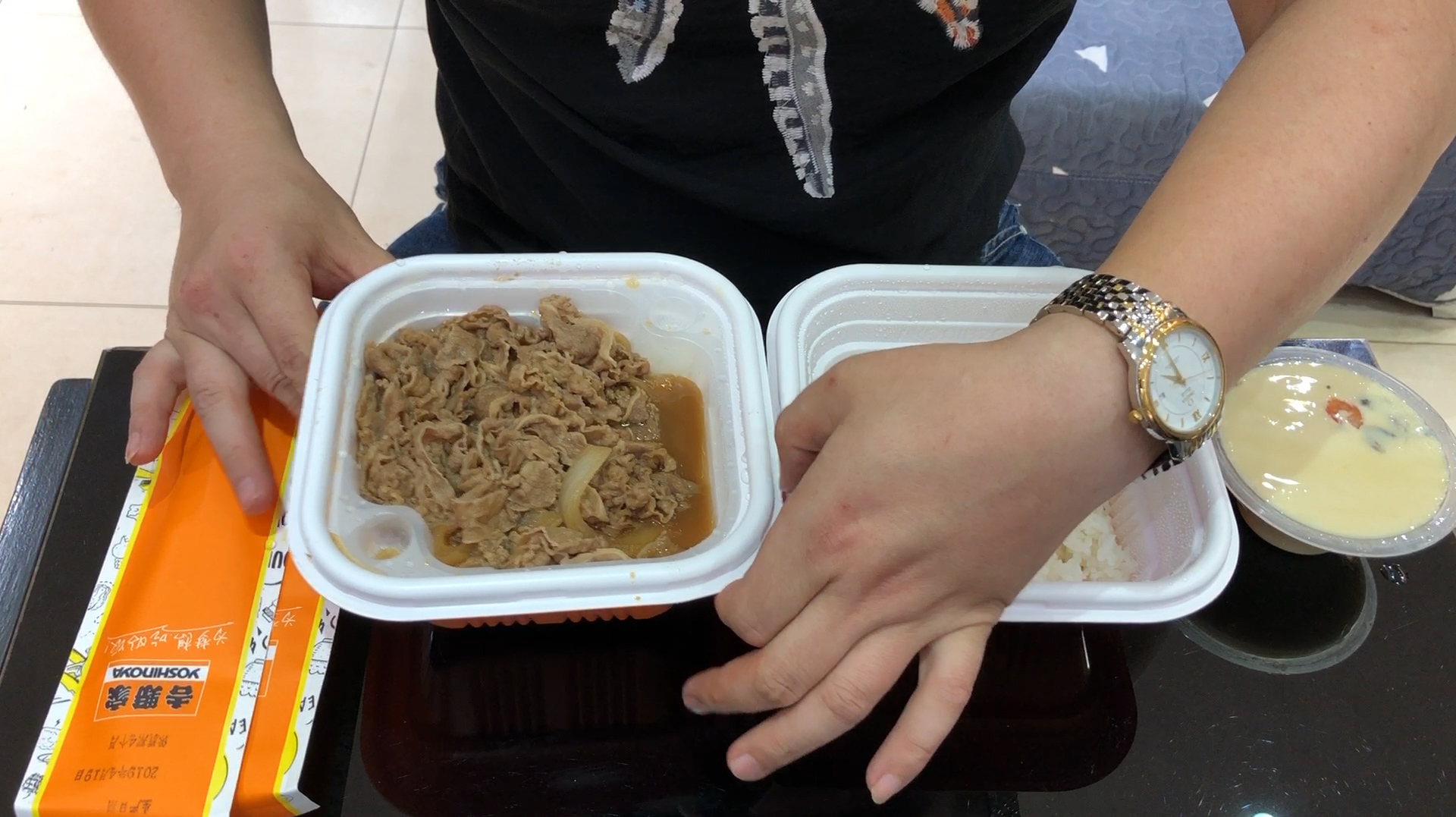 试吃粉丝推荐的吉野家“招牌牛肉饭”一份吃不饱,两份吃撑了!