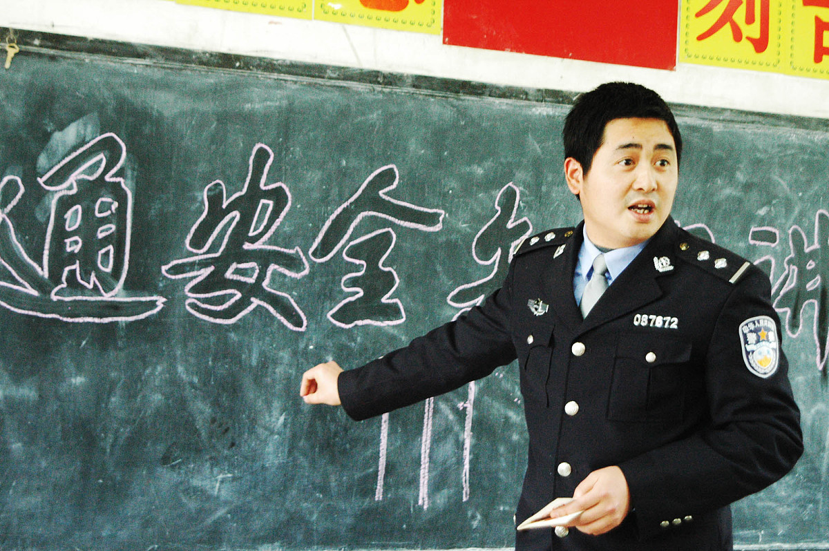 撰写类似为提高学生安全防范意识增强自我保护能力预防和减少未成年人违法犯罪为青少年的健康成长营造良好的法治环境。