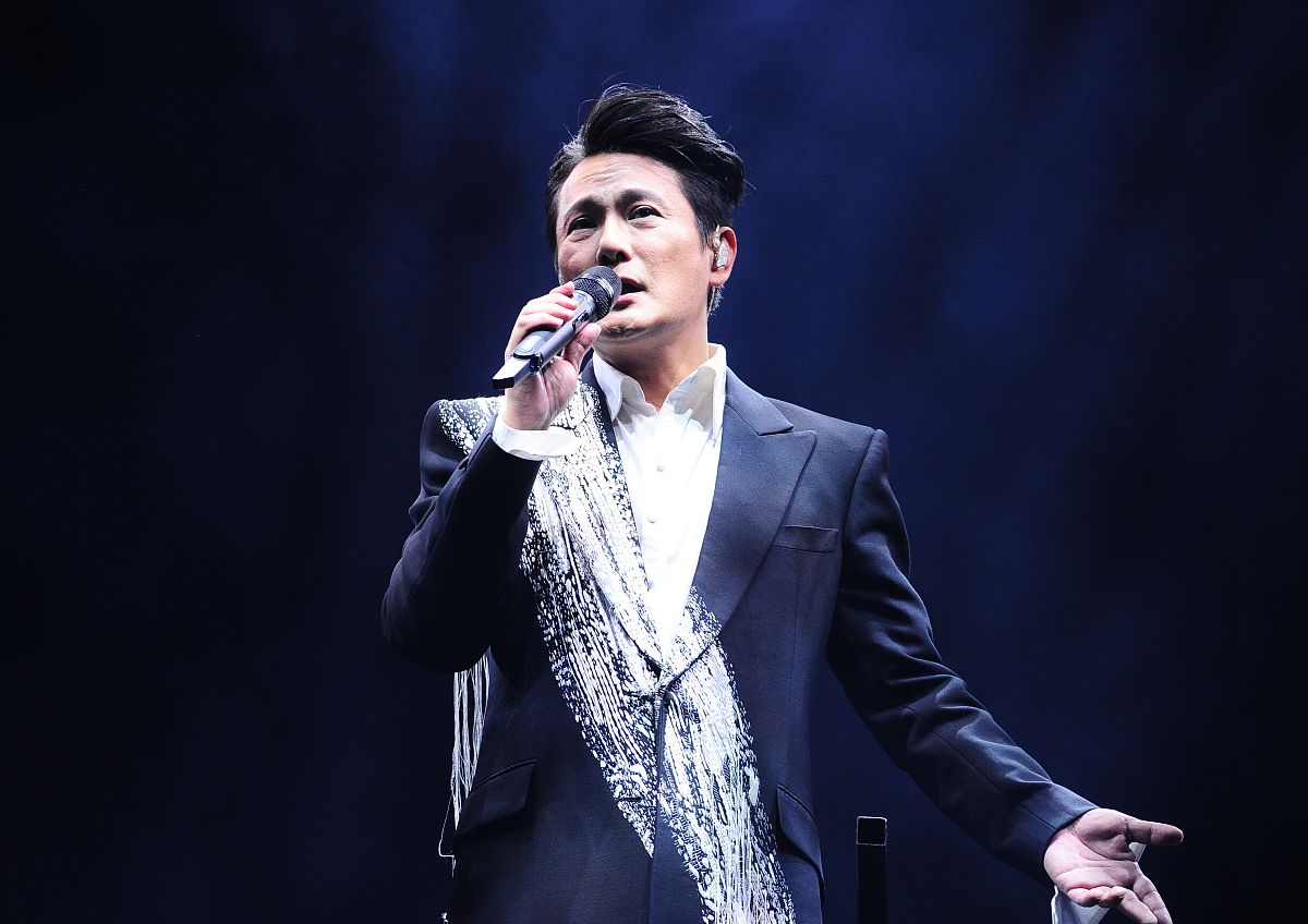 2019年12月21日,辽宁沈阳,2019张信哲"未来式"世界巡回演唱会沈阳站.