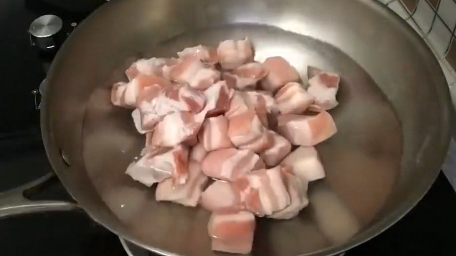 大厨教你做红烧肉的秘诀,色泽红润肥而不腻,做法简单零失败