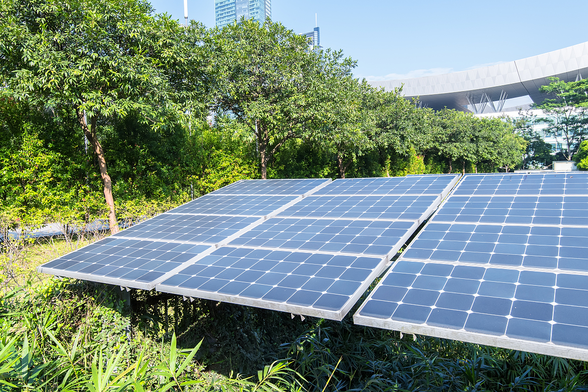 光伏发电技术在油田生产生活中应用1000字