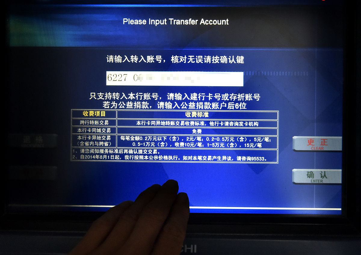 下文用不同的表达方式表达同样的内容可以更改词汇避免句子重复:1随着互联网支付的兴起微信支付和支付宝支付两者的强势表现银行为了维护自身的稳定与发展这些年来不断在提高自己的服务意识因此现阶段银行发布了最新通知明确表示未来有三类银行账户即将面临着被注销的命运。即便是原本的银行卡里面有钱同样也免不掉注销的命运。2在日常生活当中人们为了方便经常会办理不同的银行卡所以随着时间的推移手里的银行卡数量会越来越多。 下文用不同的表达方式表达同样的内容可以更改词汇避免句子重复:1随着互联网支付的兴起微信支付和支付宝支付两者的强势表现银行为了维护自身的稳定与发展这些年来不断在提高自己的服务意识因此现阶段银行发布了最新通知明确表示未来有三类银行账户即将面临着被注销的命运。即便是原本的银行卡里面有钱同样也免不掉注销的命运。2在日常生活当中人们为了方便经常会办理不同的银行卡所以随着时间的推移手里的银行卡数量会越来越多。