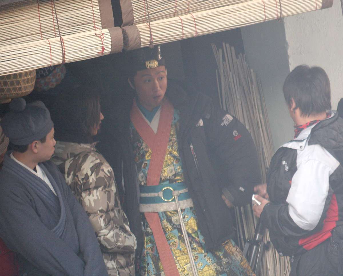 根据题目和原文批改文章改正语病让语句更书面流畅。题目《韩国道教的历史变迁》正文：四、道教思想与韩国花郎道信仰 道教是中国的民族宗教其于三国时代传入朝鲜半岛时正值花郎道在新罗兴起。花郎道作为新罗官方扶植的青年团体将社会各阶层有才华的青少年联合起来最终成为新罗统一朝鲜半岛的重要力量。 一	三教和合与花郎道信仰 根据《韩国哲学史》对三教和合与花郎道信仰关系的阐释儒、道、佛三教各自包括着完全不同的、广泛的