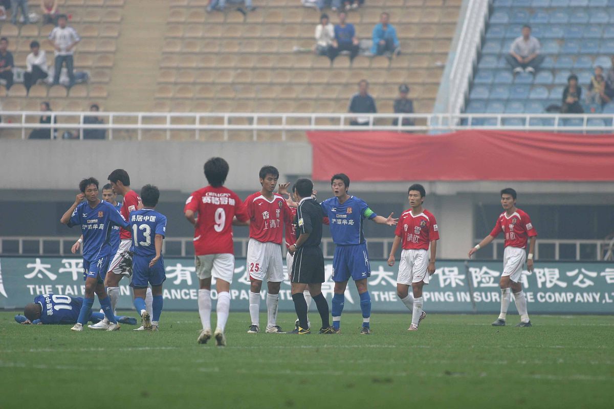 他的理论是空想性的、不能实践出来。这是说，他的理论有（）。请补充括号