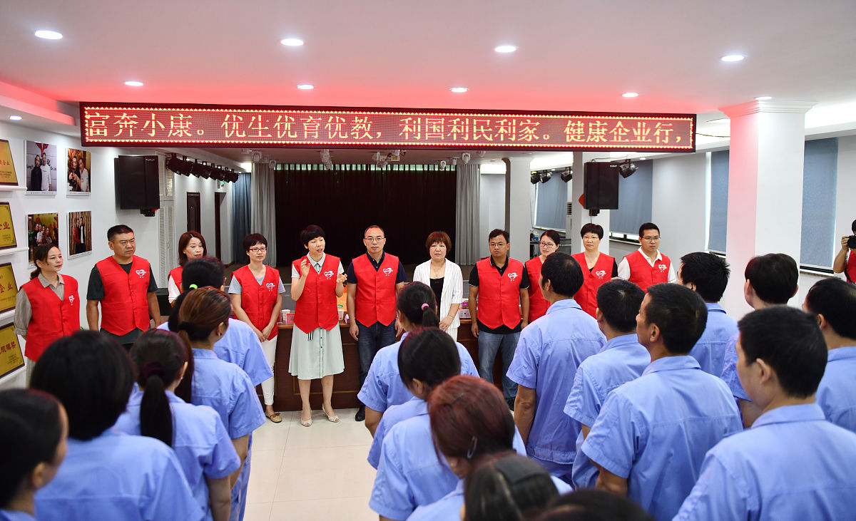 成都市铁路学校培养模式：实践与理论相结合，培养铁路人才