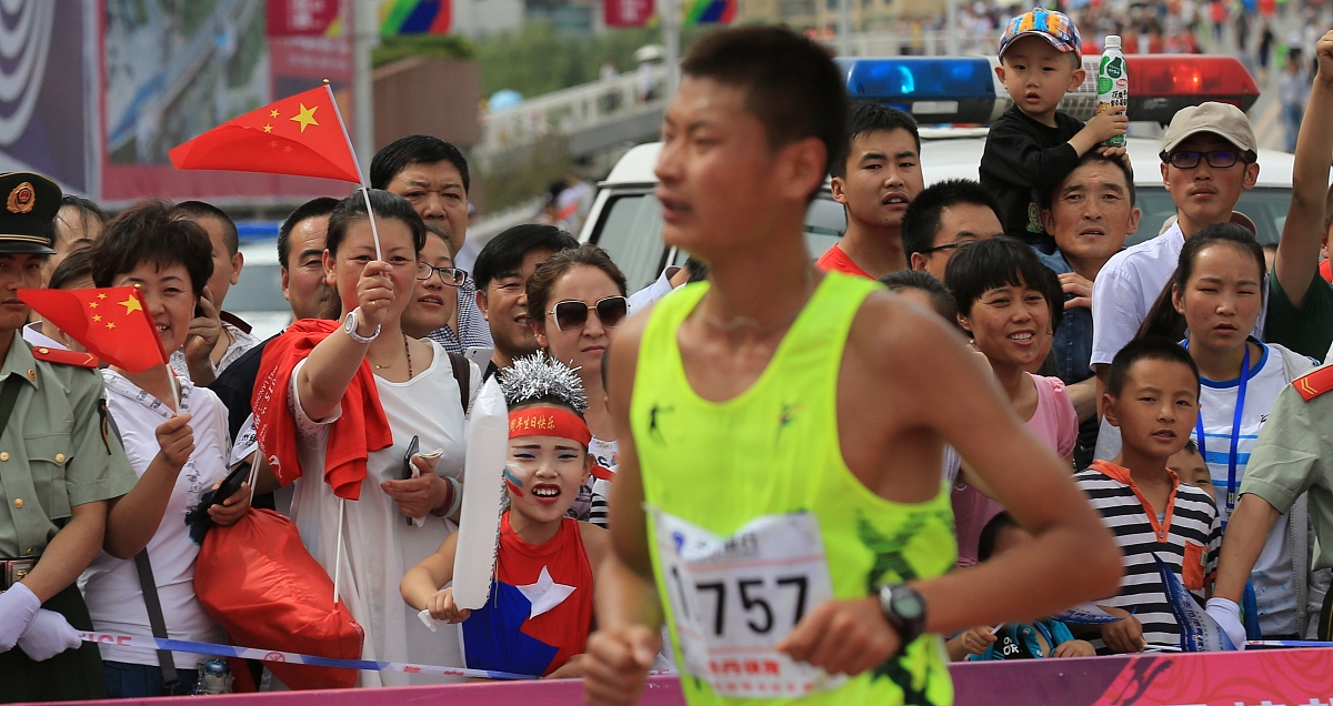 小学运动会800米新闻稿