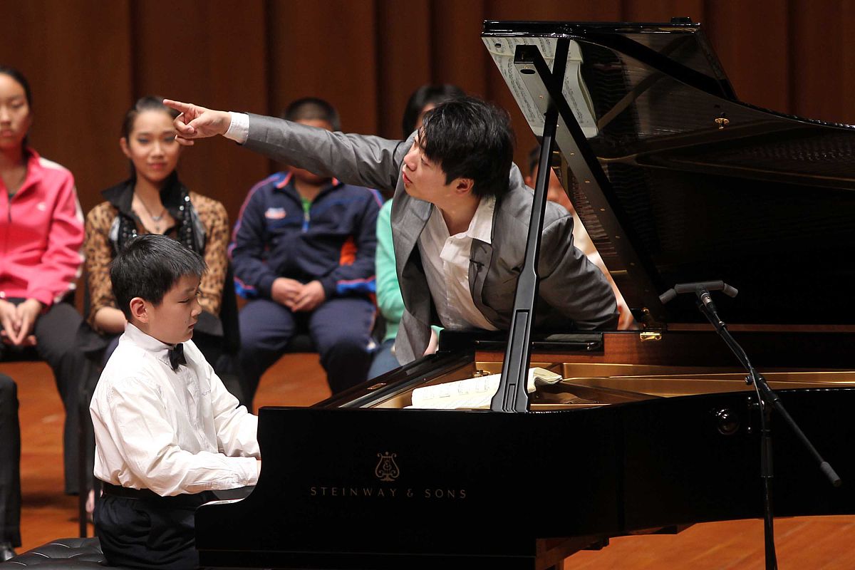 理性之爱：大学生探讨理性爱国主题短剧剧本