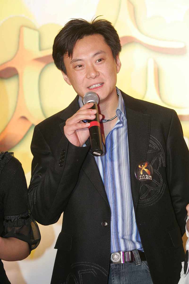 2006年3月28日,上海,《大众娱乐在线》召开新闻发布会,刘涛为新节目宣