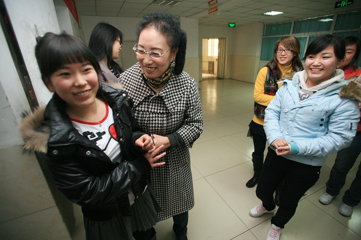 叙述当代大学生对爱国主义现状的建议和措施