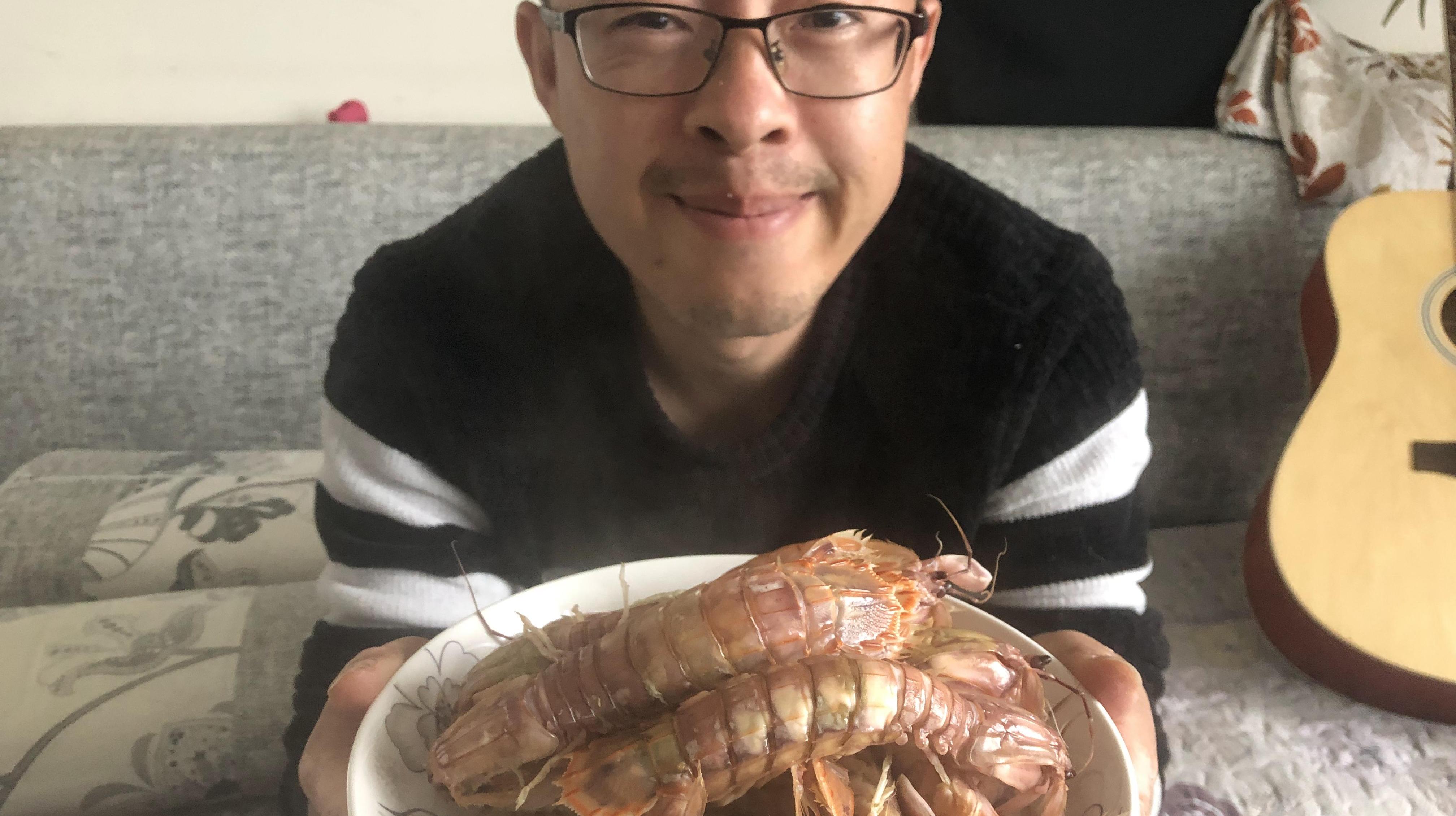赶海二哥教你清蒸皮皮虾,怎么样才能不扎到手呢?仔细看二哥操作